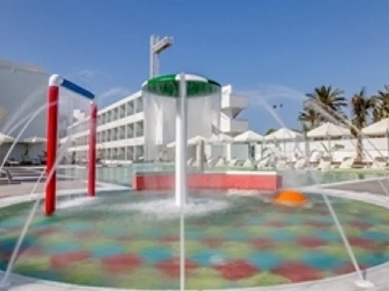 Nicholas Color Hotel Aya Napa