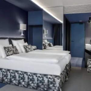 Hotel Urban Creme *****